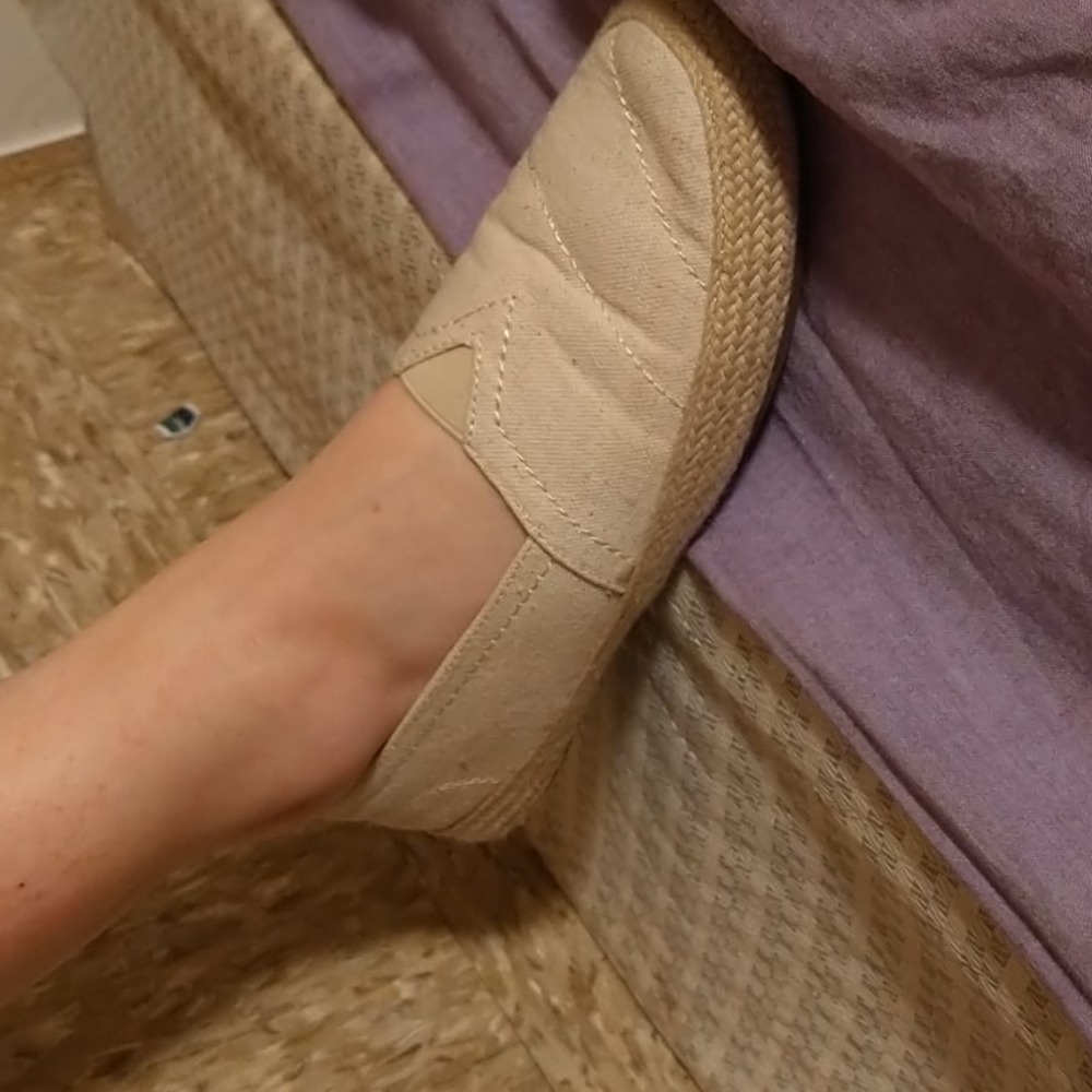 Shoes. - Picture 2 of 4